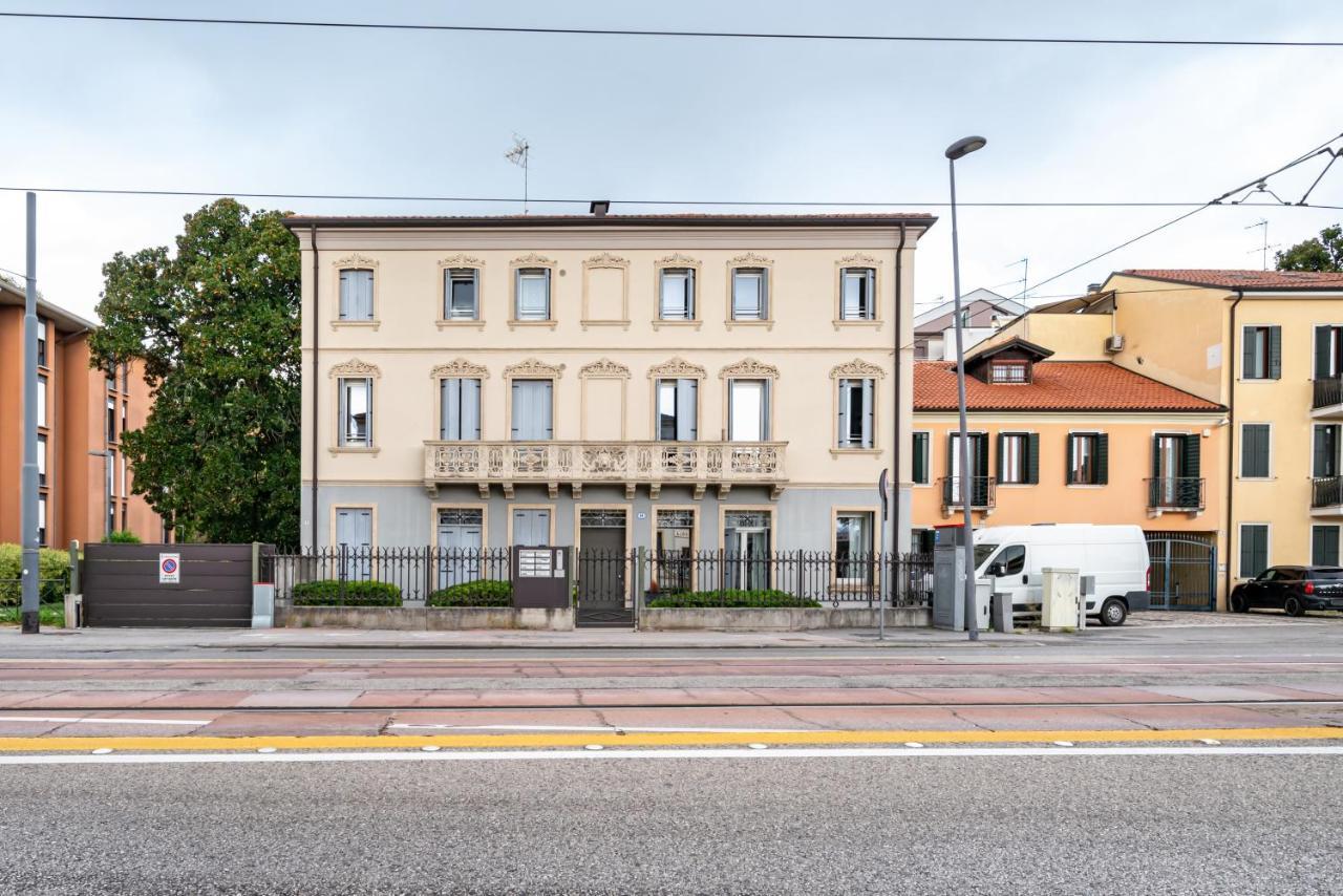 Corte Cappuccina 14 Elegant Apt Con Parcheggio! Padova Exterior foto